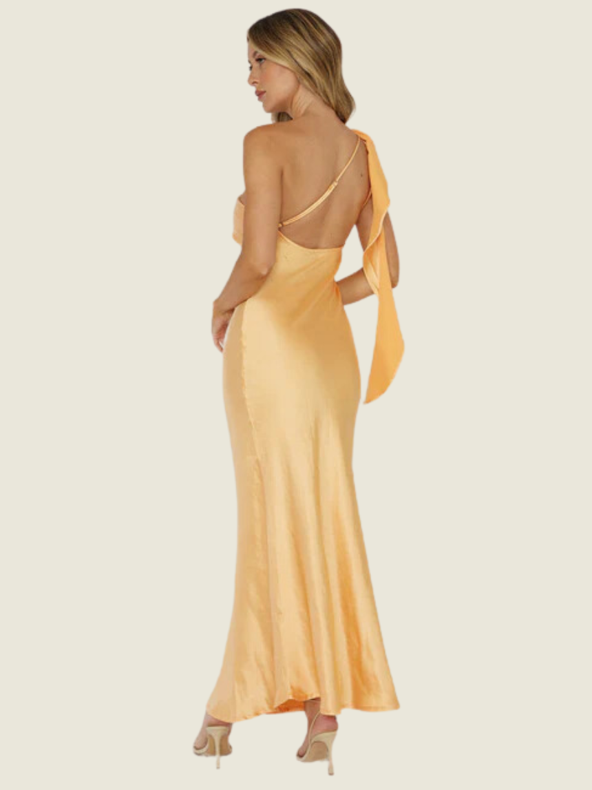 Selfie Leslie Carmel One-Shoulder Sash Maxi Dress